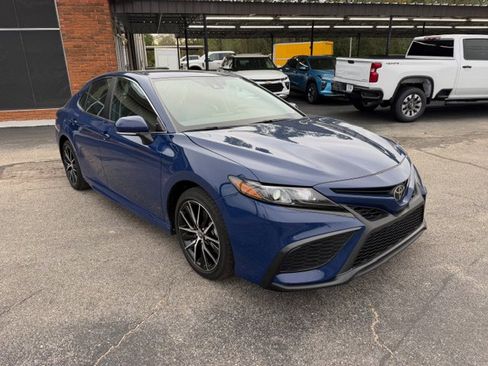 Used 2024 Toyota Camry SE image 4