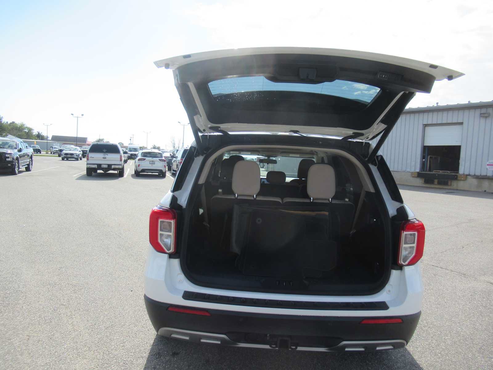 Used 2020 Ford Explorer XLT w/ Equipment Group 202A AWD/4WD image 21