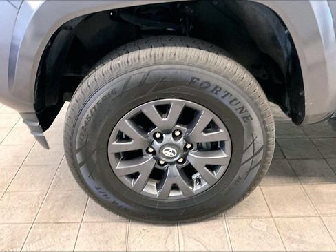 Used 2023 Toyota Tacoma SR5 w/ Black Out Package (TMS) AWD/4WD image 9