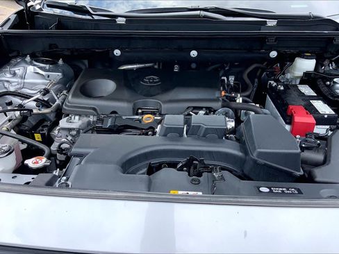 Used 2025 Toyota RAV4 XLE FWD image 31