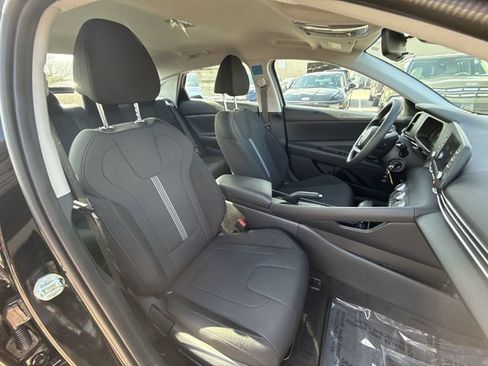 New 2026 Hyundai Elantra SE FWD image 23