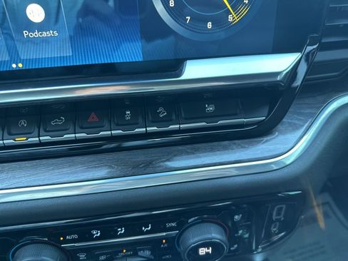 Used 2022 Chevrolet Silverado 1500 LTZ w/ Z71 Off-Road Package image 20