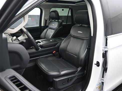 Certified 2025 Ford Expedition Platinum w/ Driver's Package AWD/4WD image 9