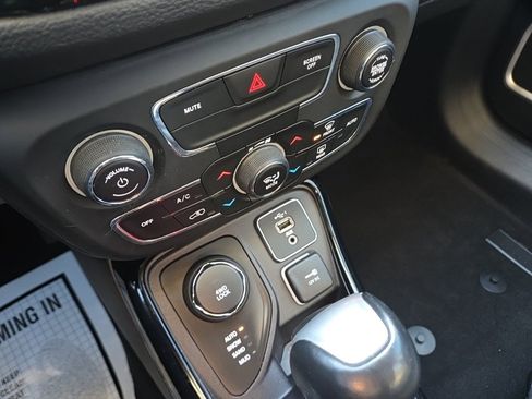 Used 2020 Jeep Compass Limited image 34