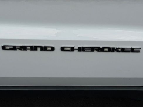 Used 2021 Jeep Grand Cherokee Laredo RWD image 35