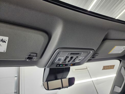 Used 2024 GMC Sierra 2500 Denali w/ Denali Reserve Package image 12