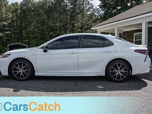 Used 2022 Toyota Camry SE FWD image 8