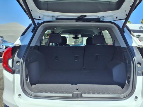 Used 2023 GMC Terrain SLE w/ Driver Convenience Package FWD image 7