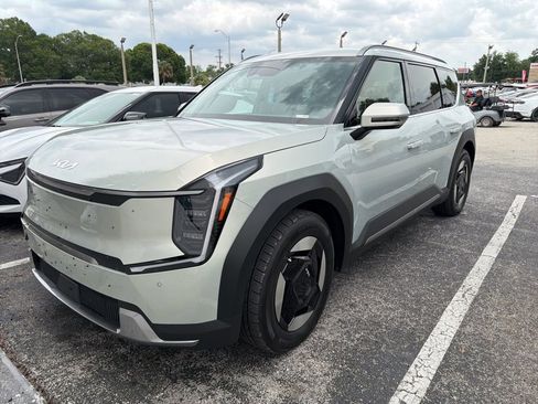 Used 2024 Kia EV9 Wind AWD/4WD image 3