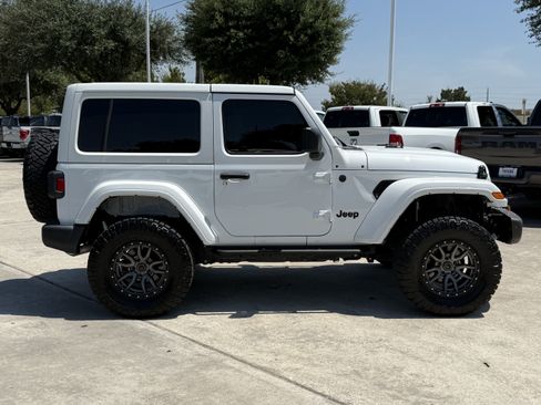 Used 2024 Jeep Wrangler Sport AWD/4WD image 3