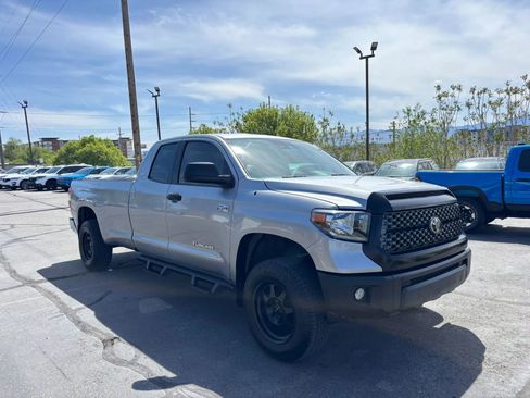 Used 2020 Toyota Tundra SR5 w/ SR5 Upgrade Package AWD/4WD image 3