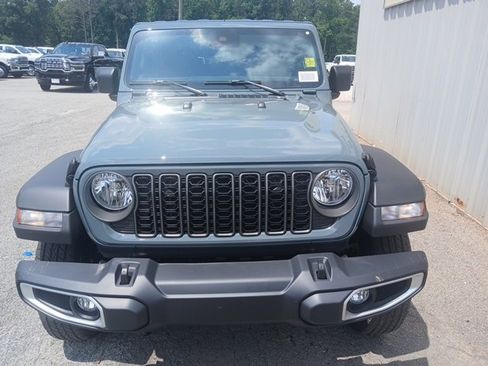 New 2025 Jeep Gladiator Sport image 10