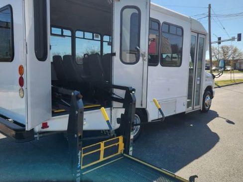 Used 2016 Ford E-350 and Econoline 350 Super Duty image 2