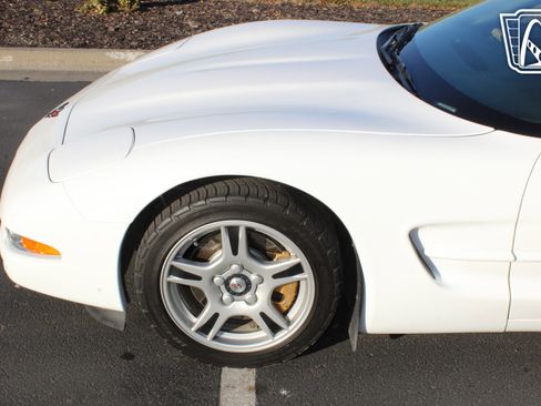 Used 1998 Chevrolet Corvette Convertible RWD image 26