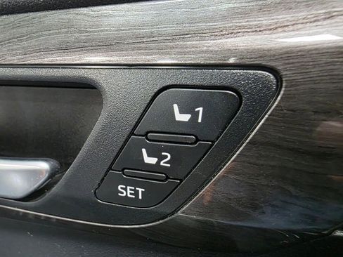Used 2021 Toyota Highlander Limited AWD/4WD image 16