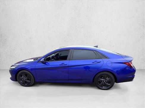 Used 2023 Hyundai Elantra SEL FWD image 2