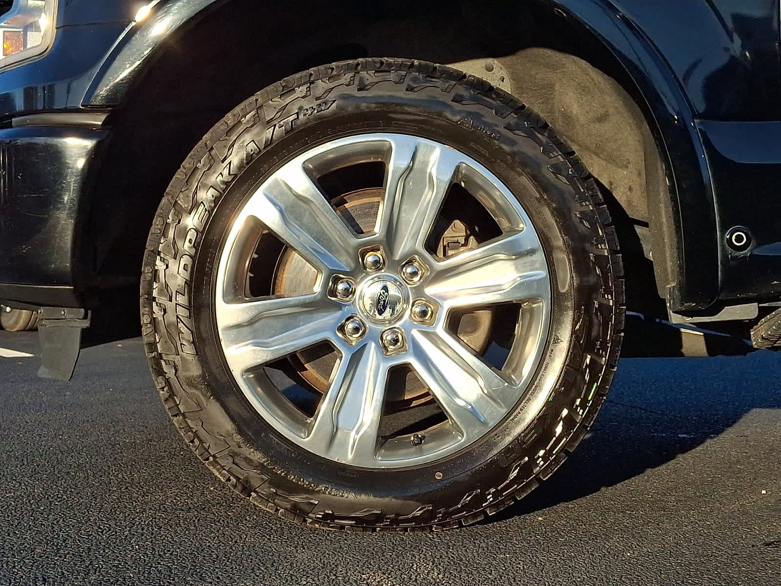 Used 2016 Ford F150 Platinum w/ Equipment Group 701A Luxury AWD/4WD image 9