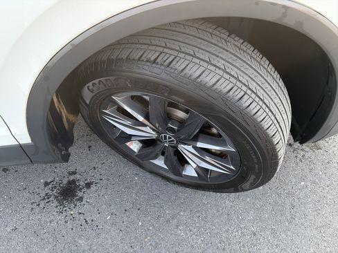 Used 2022 Volkswagen Tiguan SE image 12