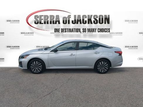 Used 2024 Nissan Altima 2.5 SV image 6