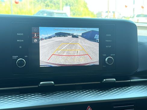 Used 2024 Kia Carnival LX image 33