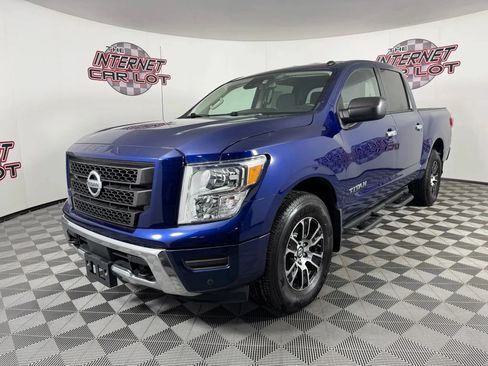 Used 2021 Nissan Titan SV w/ SV Convenience Package AWD/4WD image 3