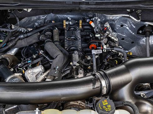 Used 2023 Ford Expedition Limited image 32