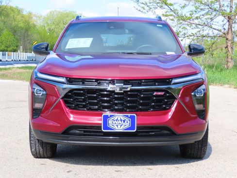 Used 2025 Chevrolet Trax RS w/ Sunroof Package FWD image 14