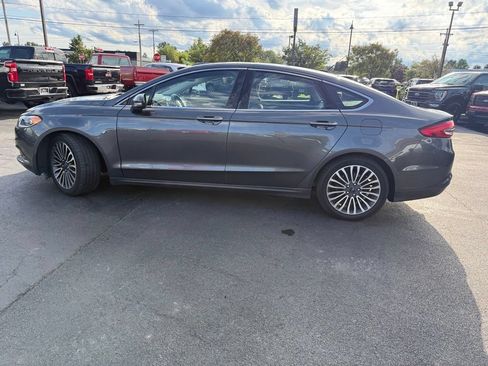 Used 2018 Ford Fusion SE w/ Fusion SE Technology Package FWD image 10
