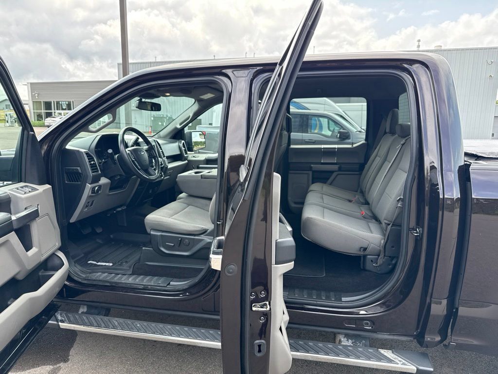 Used 2019 Ford F150 XLT w/ Equipment Group 302A Luxury AWD/4WD image 11