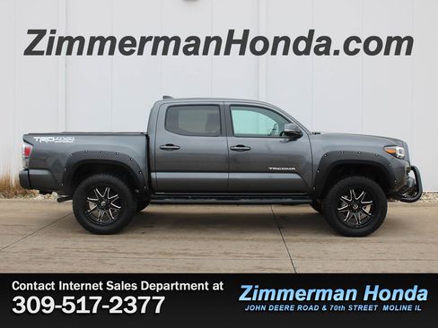 Used 2022 Toyota Tacoma TRD Off-Road image 1
