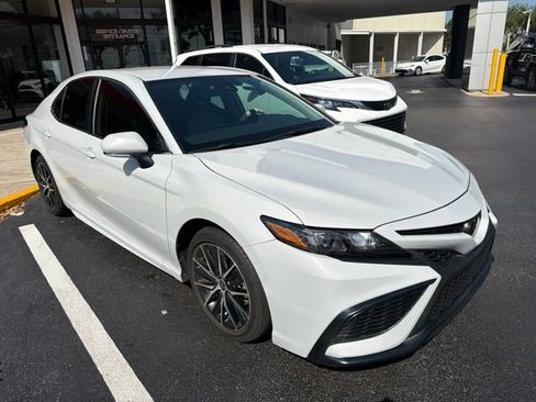 Used 2024 Toyota Camry SE FWD image 2