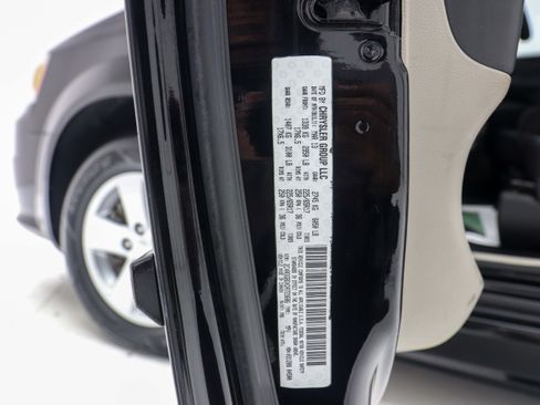 Used 2013 Dodge Grand Caravan SE FWD image 32