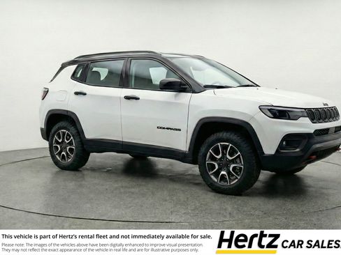 Used 2025 Jeep Compass Trailhawk AWD/4WD image 1