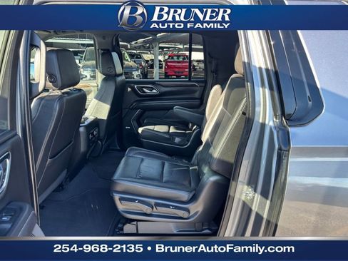 Used 2022 Chevrolet Suburban Z71 w/ Luxury Package image 14