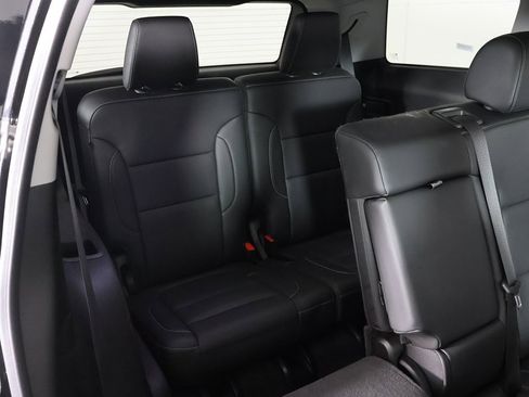 Used 2023 GMC Acadia SLT image 38