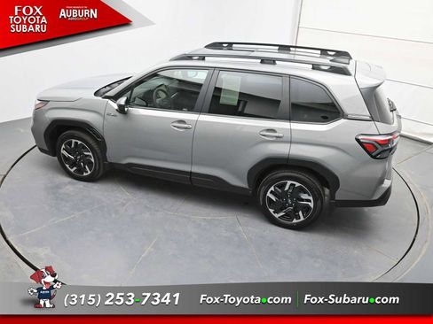 Used 2025 Subaru Forester Premium image 30
