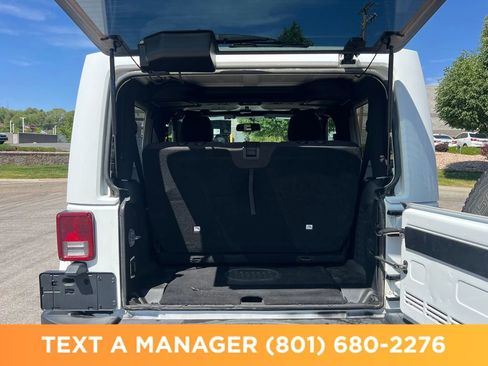 Used 2016 Jeep Wrangler Sahara w/ Connectivity Group AWD/4WD image 9