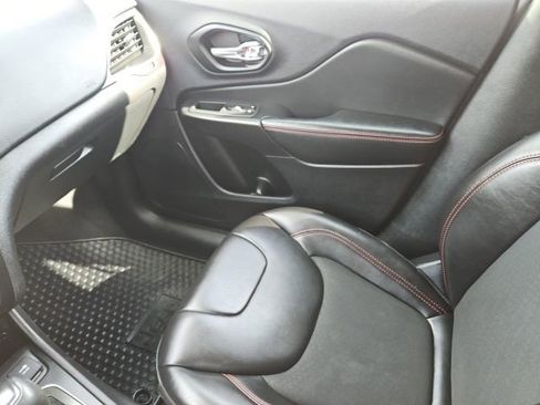 Used 2021 Jeep Cherokee Trailhawk w/ Comfort/Convenience Group image 21