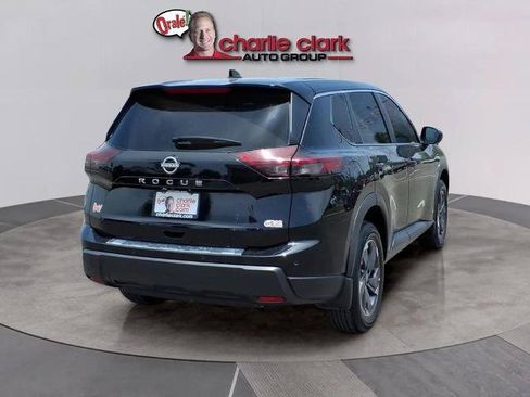 Certified 2026 Nissan Rogue SV FWD image 5