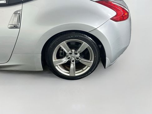 Used 2009 Nissan 370Z Touring w/ Aerodynamics Pkg RWD image 11