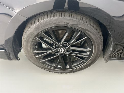 Used 2025 Toyota Camry SE FWD image 11