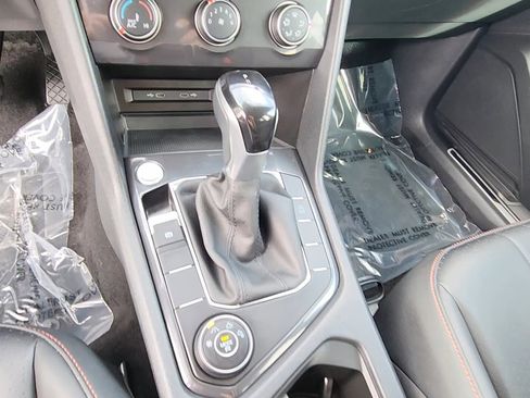 Used 2024 Volkswagen Tiguan Wolfsburg Edition image 39