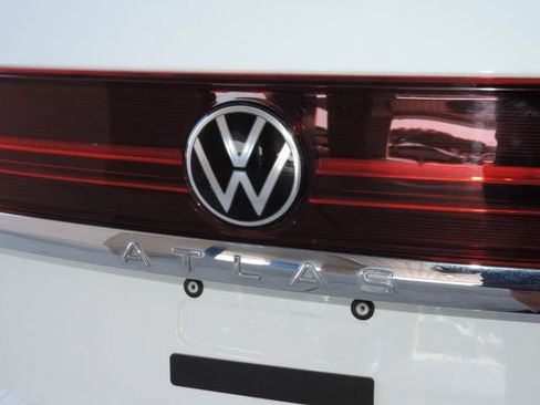 Used 2025 Volkswagen Atlas SE FWD image 23