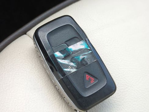 Used 2012 Land Rover Range Rover HSE image 38