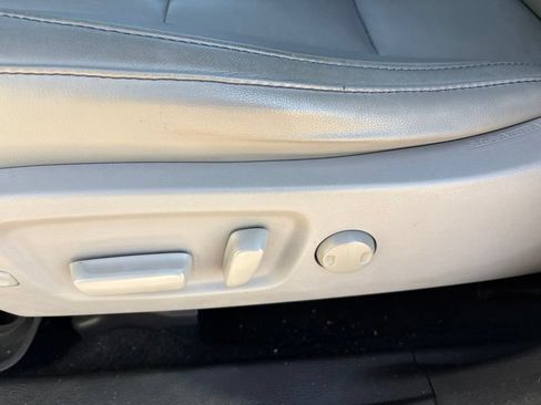 Used 2017 Toyota Highlander XLE AWD/4WD image 12
