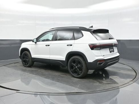 New 2026 Volkswagen Taos SE image 5