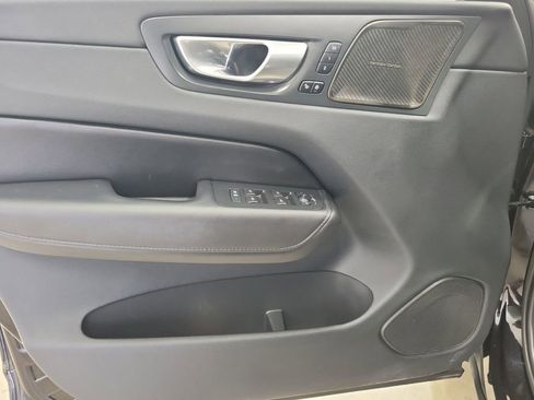 Used 2023 Volvo XC60 B5 Plus image 21