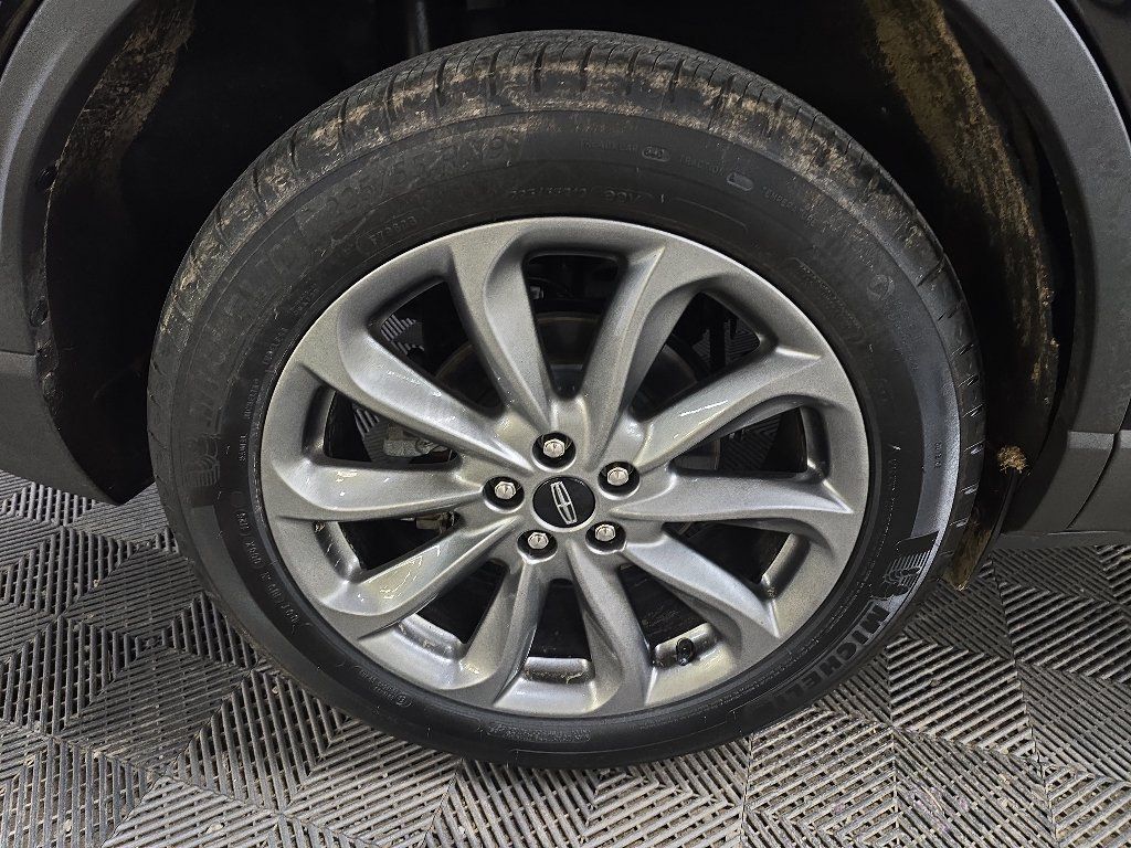 Used 2021 Lincoln Corsair AWD w/ Premium Package image 14
