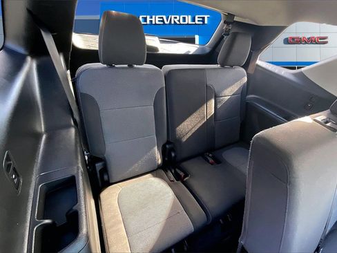 Used 2021 Chevrolet Traverse LS image 26