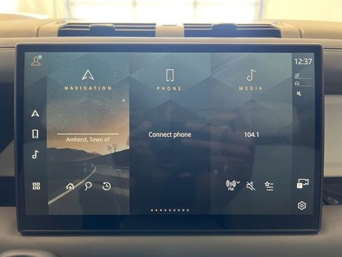 New 2024 Land Rover Defender 110 SE image 24